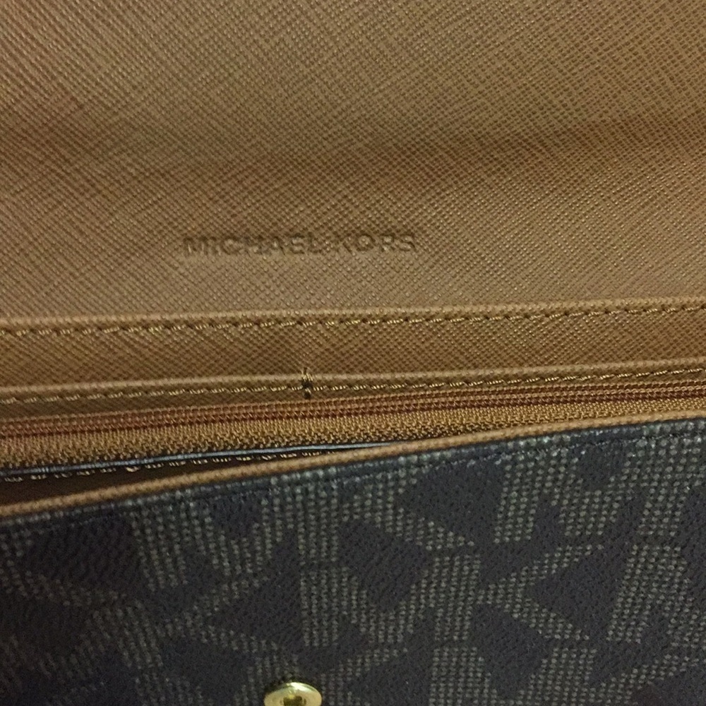 Michael Kors Fulton Brown Carryall Wallet - Picture 4 of 13